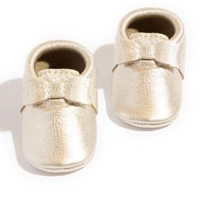 Freshly Picked Platinum Bow Baby Shoe - Size 1